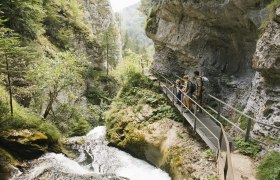 Familie am Trefflingfall, © NÖW Andreas Jakwerth