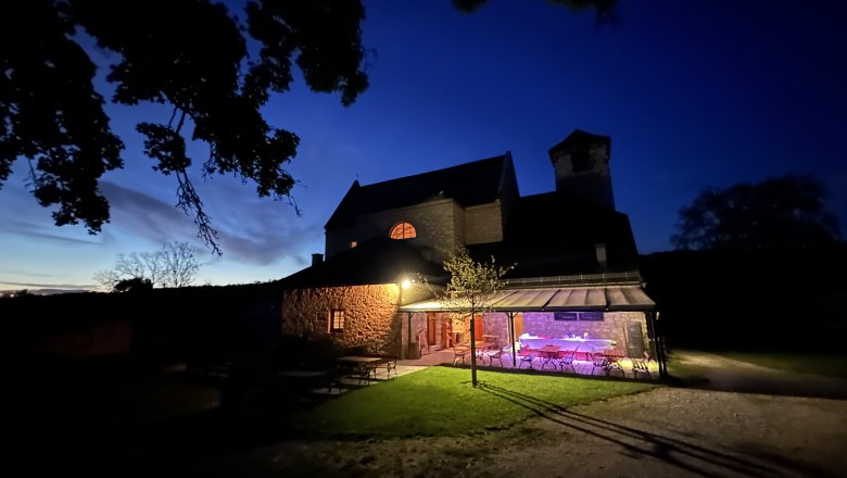 Nachts beim Kloster St. Anna im Naturpark Mannersdorf, © Pip Müller