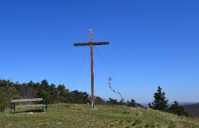 Buschberg-Gipfelkreuz, © Naturpark Leiser Berge