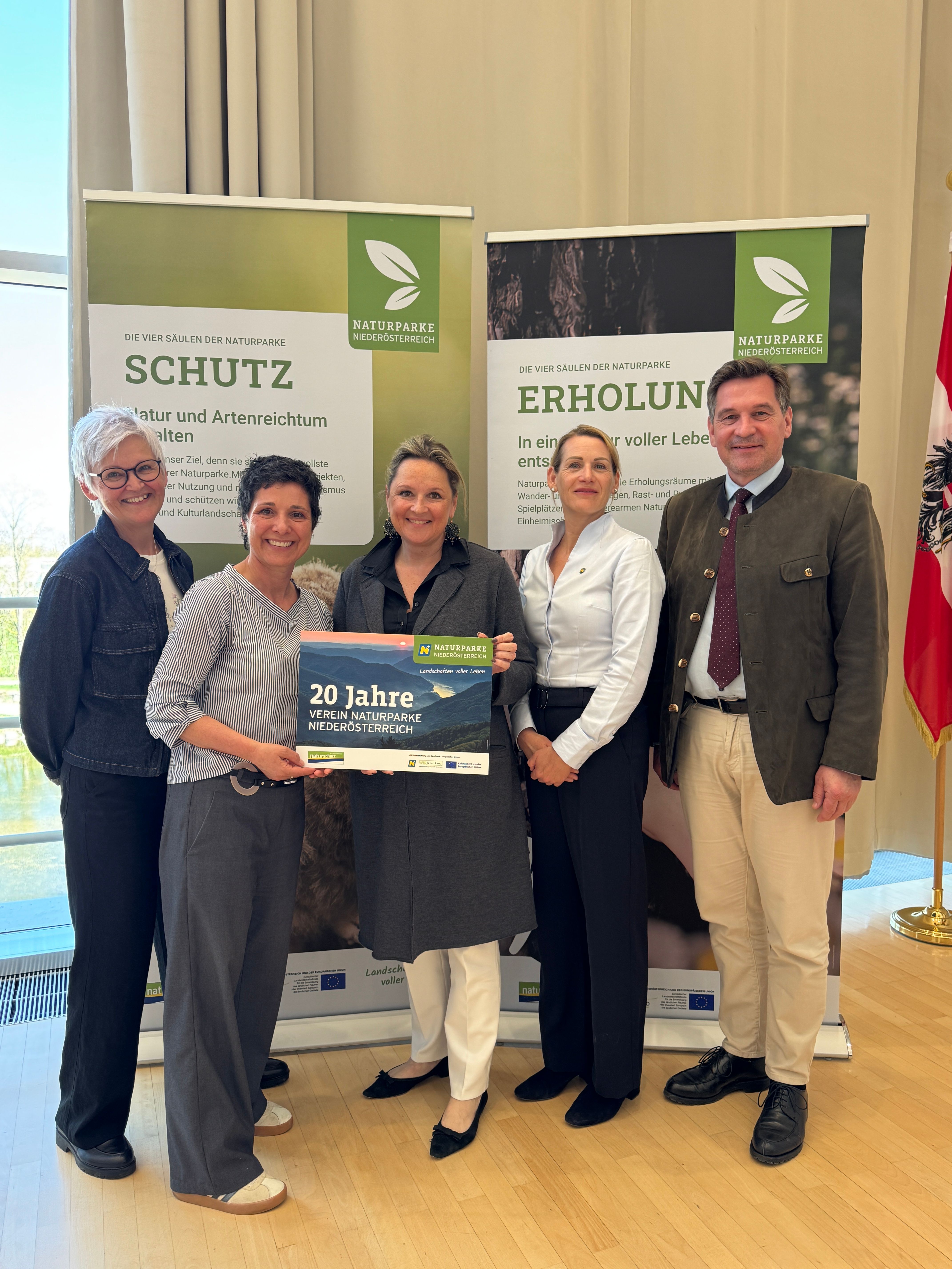 Das Team des Vereins feiert 20 Jahre mit LR Susanne Rosenkranz und Leiterin der Naturschutzabteilung Sandra Klingelhöfer