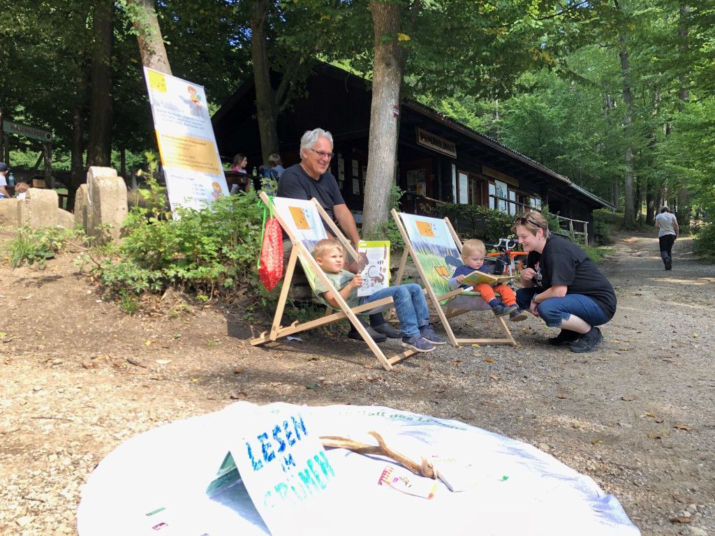 Lesen im Grünen im Naturpark