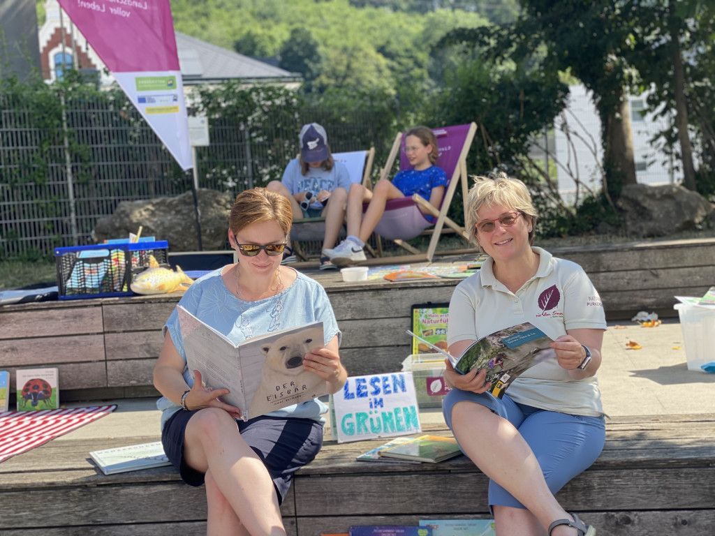 Lesen im Grünen am Hauptplatz