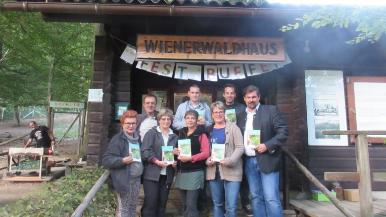 Mitwirkende an der Broschüre sowie politische Vertreter aus Purkersdorf (Bgmst Steinbichler &amp; Andreas Kirnberger, zu der Zeit noch nicht Vzbgmst), © Naturpark Purkersdorf