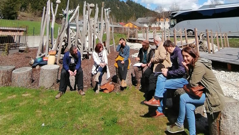 Angeregte Diskussionen im Freien, © Naturparke Niederösterreich