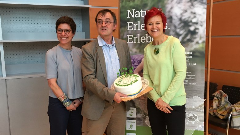 Verabschiedung Rudi Orthofer aus dem Vorstand mit Jasmine Bachmann und Cornelia Kassil, © Verein Naturparke Noe