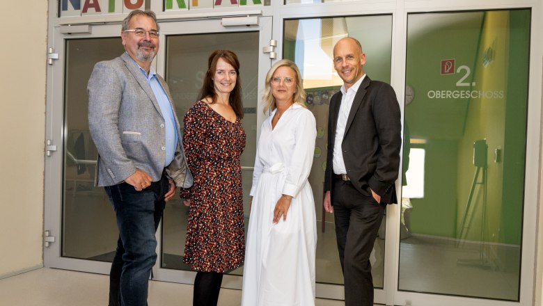 Thomas Böhm (Vizepräsident VNÖ), Julia Friedlmayer (GF VNÖ), Michaela Mülleder (Marketingleitung BIPA) und Andreas Persigehl (GF BIPA), ©  Robert Harson/BIPA