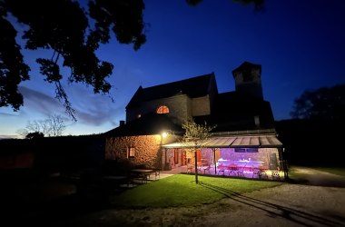 Nachts beim Kloster St. Anna im Naturpark Mannersdorf, © Pip Müller