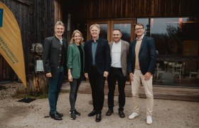 Foto - v.l.n.r.: Wolfgang Schroll – Geschäftsführer NÖVOG, Kristiane Spiegl - Bereichsleitung Beteiligungs- &amp; Innovationsmanagement Niederösterreich Werbung, Michael Duscher – Geschäftsführer Niederösterreich Werbung, Andreas Purt - Geschäftsführer Mostviertel Tourismus, Moderator und Vortragender Florian Größwang - Gruber-Größwang Consulting, Agentur für nachhaltige Innovation , © FK Visuals