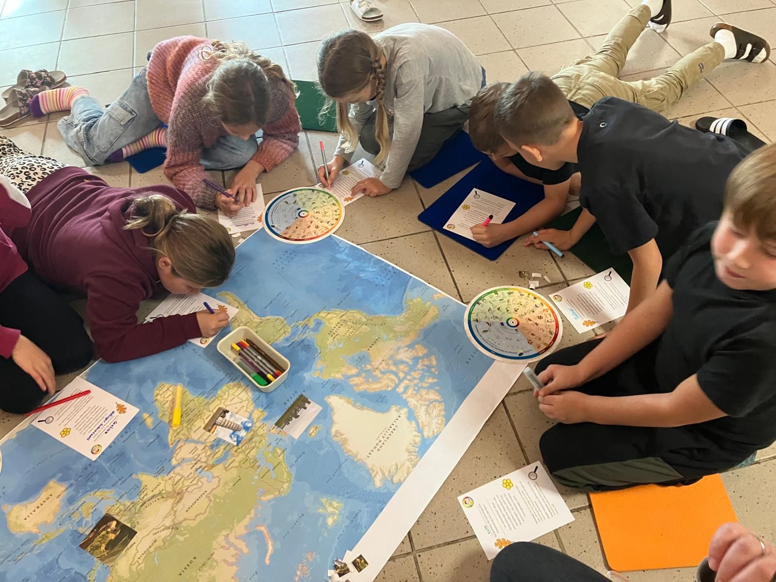 Kinder der Naturpark Schule Hohe Wand erarbeiten die globalen Zusammenhänge des Klimawandels